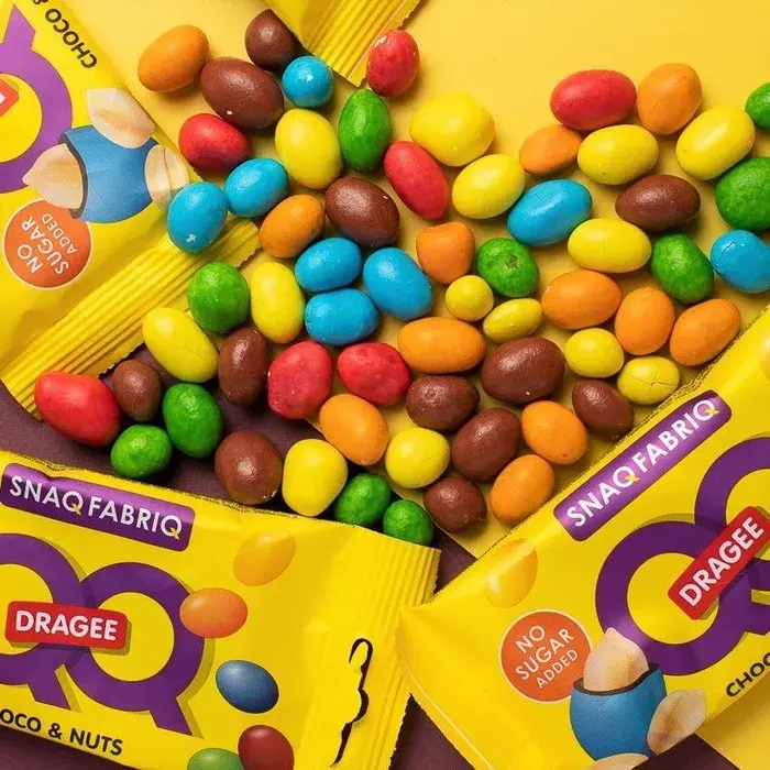 Драже Q&Q Snaq Fabriq в молочном шоколаде с арахисом, 40 г.
